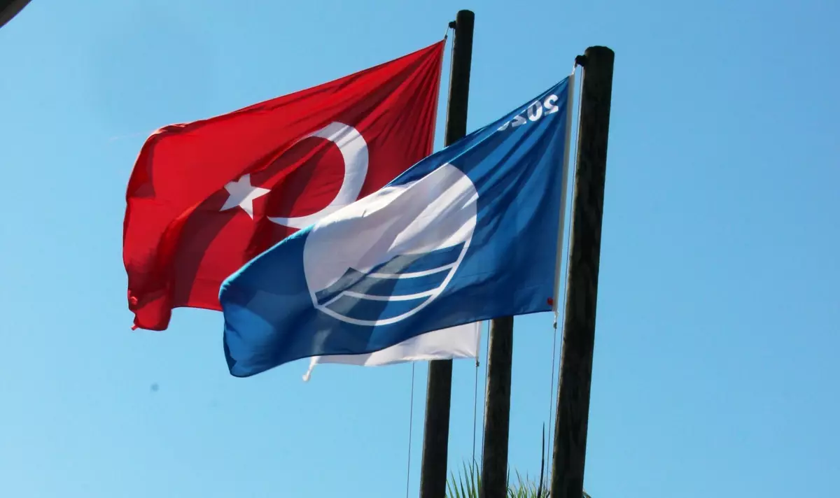 Mavi Bayrak Alan Arnavutköy Sahil Plajı