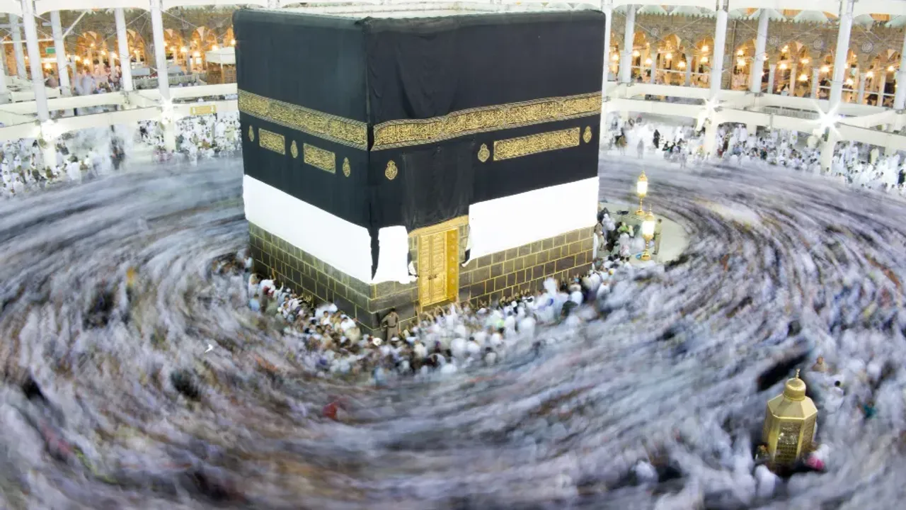 Hacerü’l-Esved Taşı Nedir? Nerede ve Neden Önemlidir?