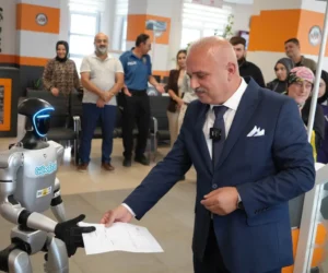 Samsunda İnsansı Robot Festman Türkiyede İlk Kez Nüfusa Kaydedildi