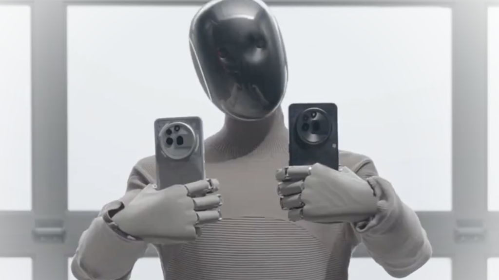robot-neo-telefon-tutuyor