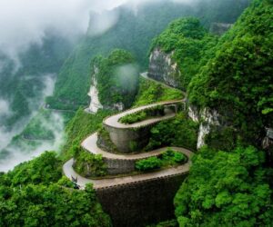 Tianmen Dağı Hakkında Bilgi: Çin’in Gökyüzüne Açılan Kapısı